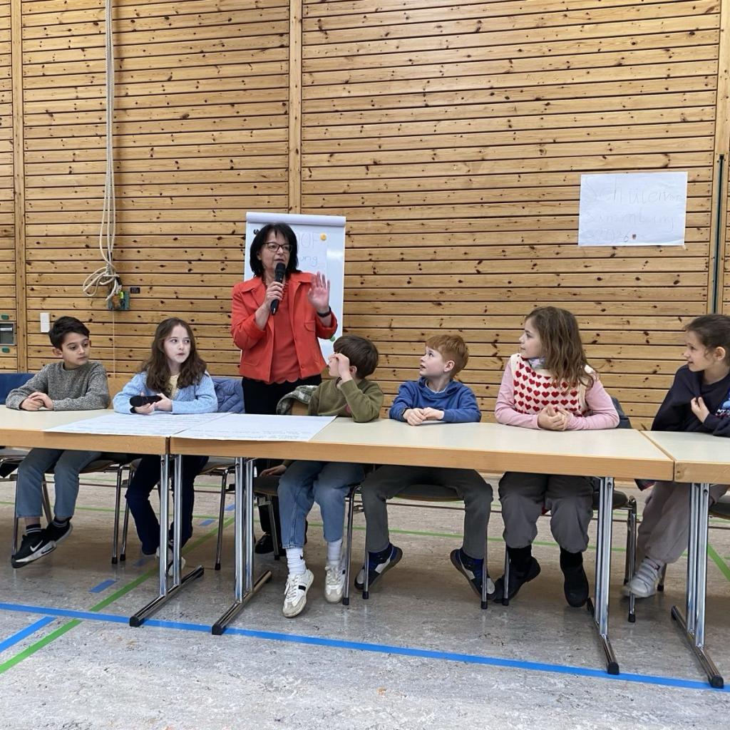 Schulversammlung in der Sonnenberghalle