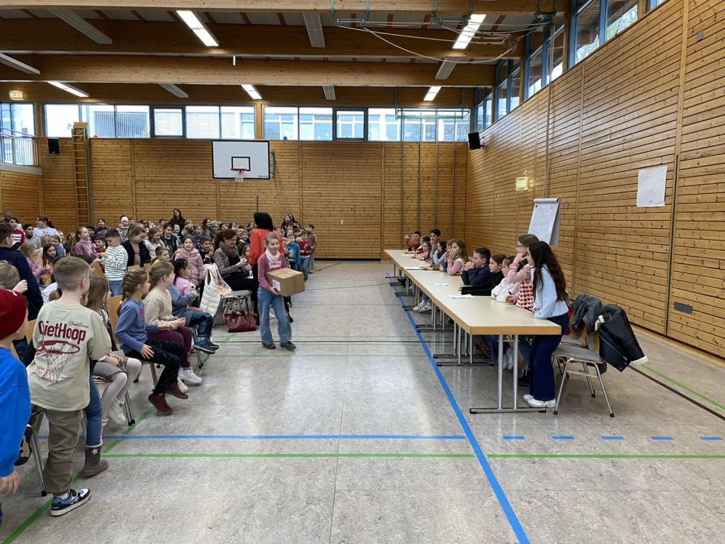 Schulversammlung in der Sonnenberghalle